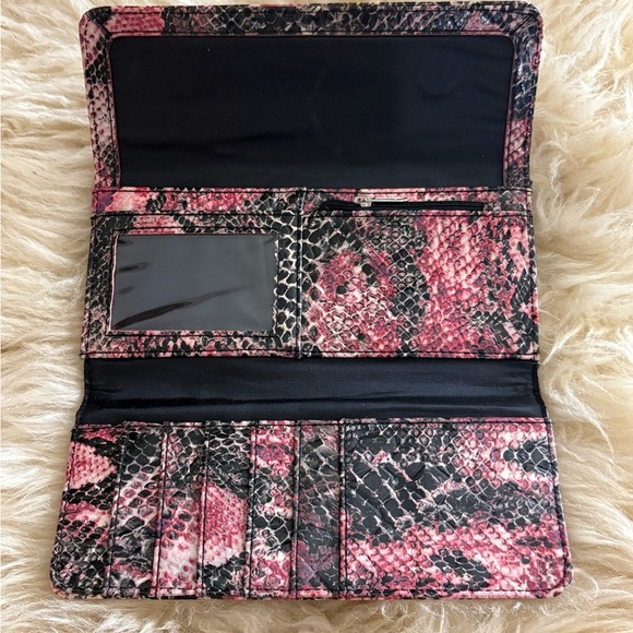 Kenneth Cole Reaction Pink and Black Snake Print Wallet - Picture 4 of 5